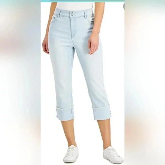 Style & Co., Size 10, Light Wash High Cuffed Capris - Picture 14 of 14